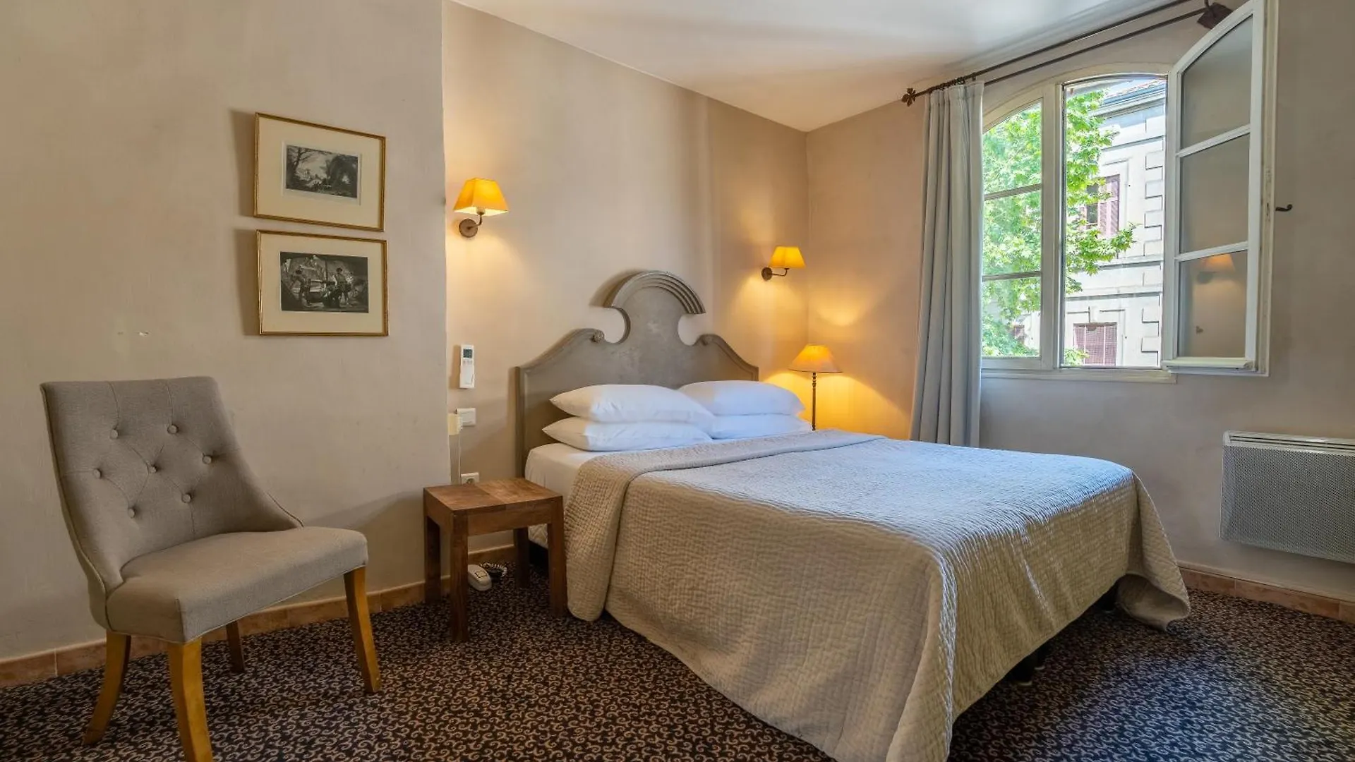 Hotel Amphitheatre Arles 3*,  France
