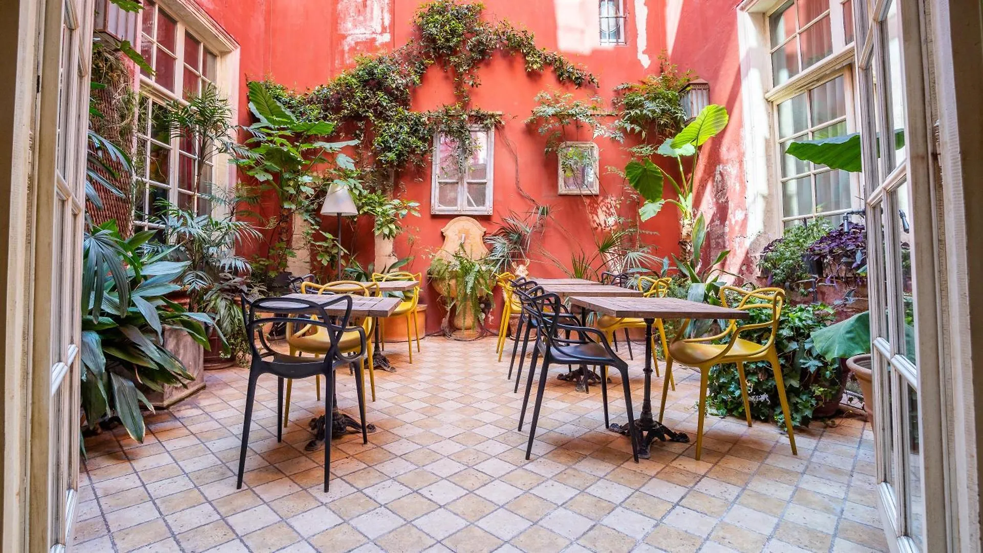 Hotel Amphitheatre Arles