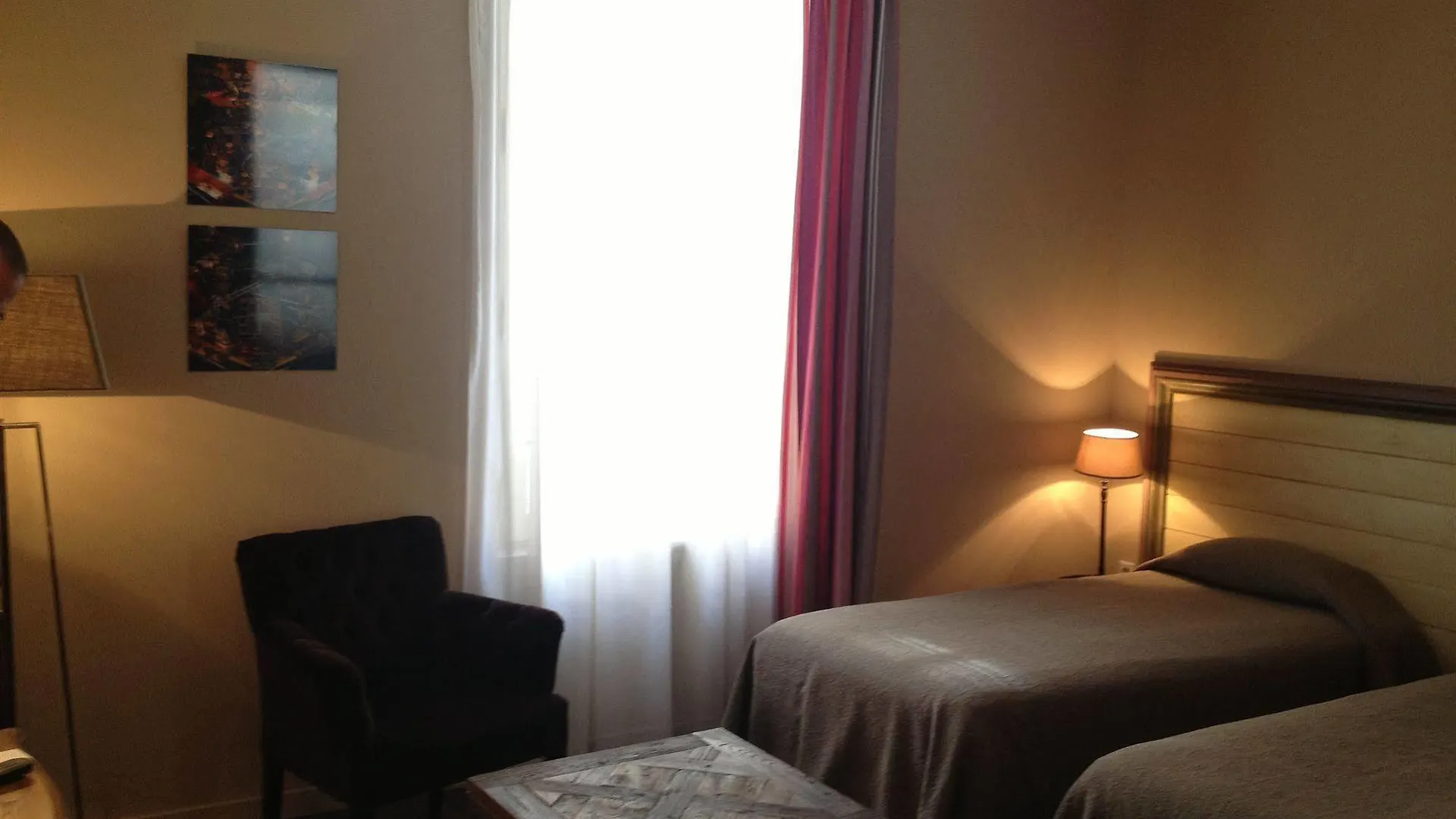 Hotel Amphitheatre Arles 3*,