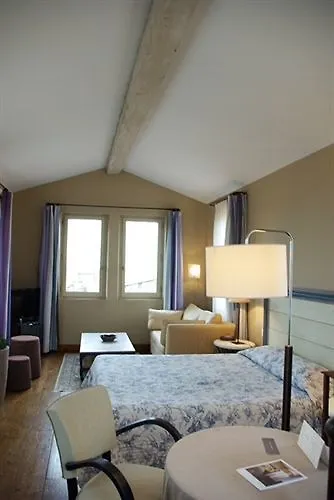 ***  Hotel Amphitheatre Arles France